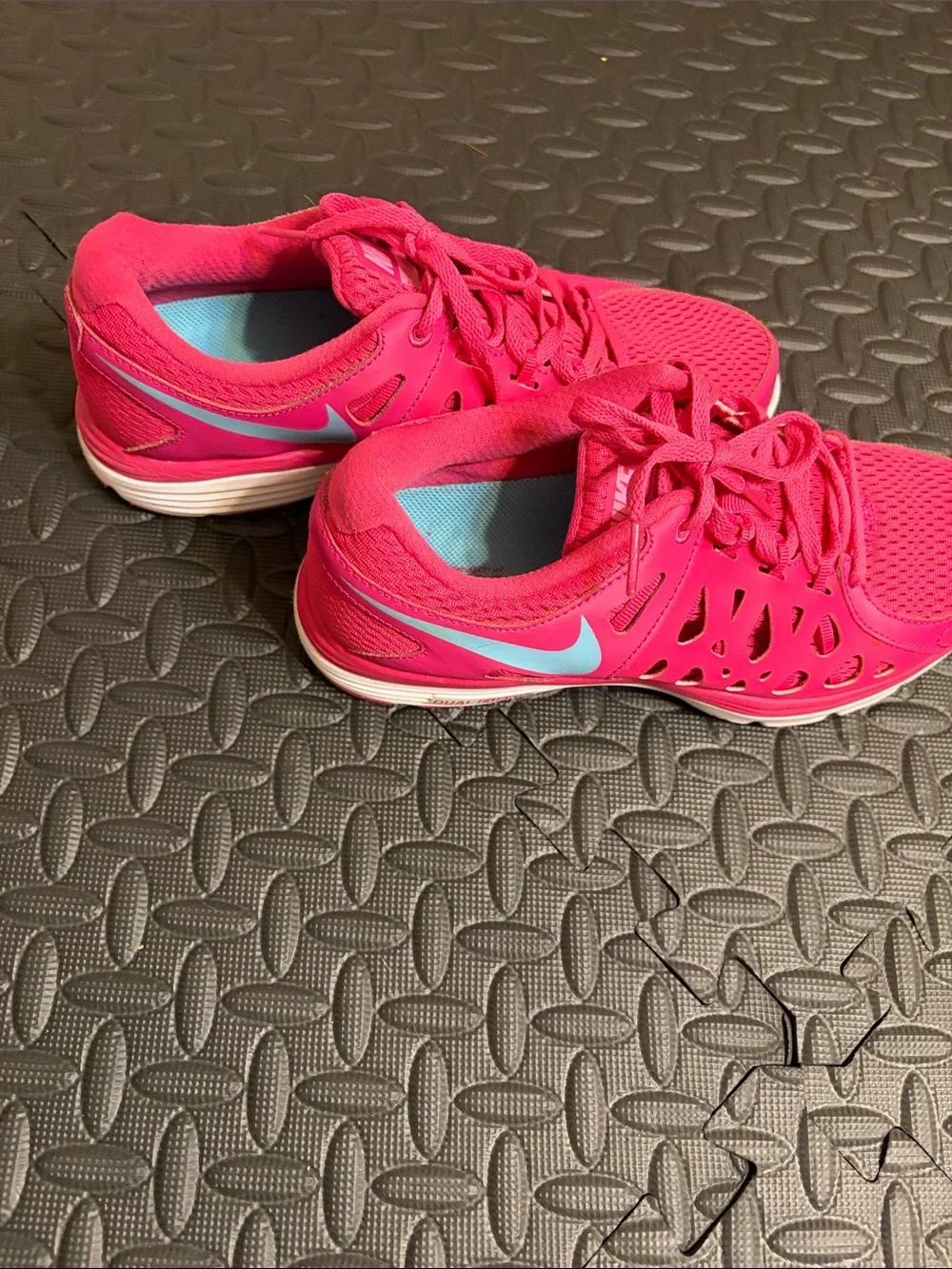 Dual Fusion Nike Women’s Bright Pink Athletic rynning Lace-Up Sneakers
